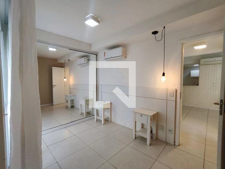 2-bedroom apartment in a building with a gym — photo 8