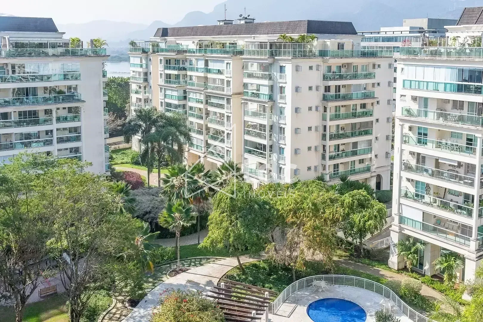 3-bedroom apartment with a mountain view — photo 23