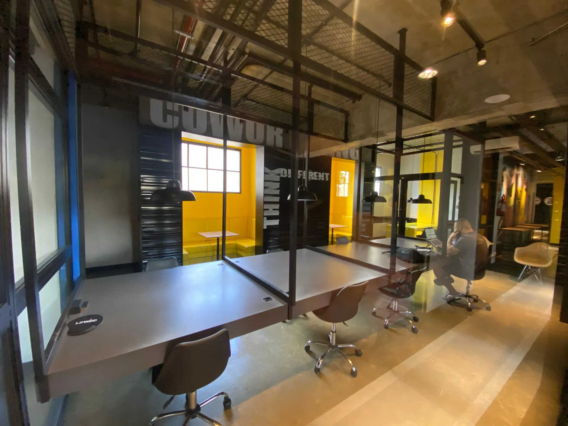 Studio in a building with a coworking space — photo 12