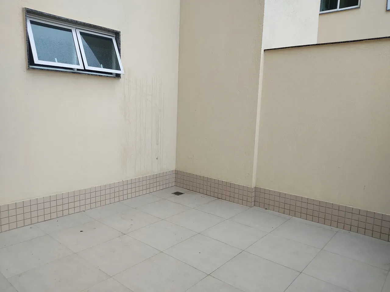 Wood or laminate floors in a 2-bedroom apartment, 80 m² — photo 10