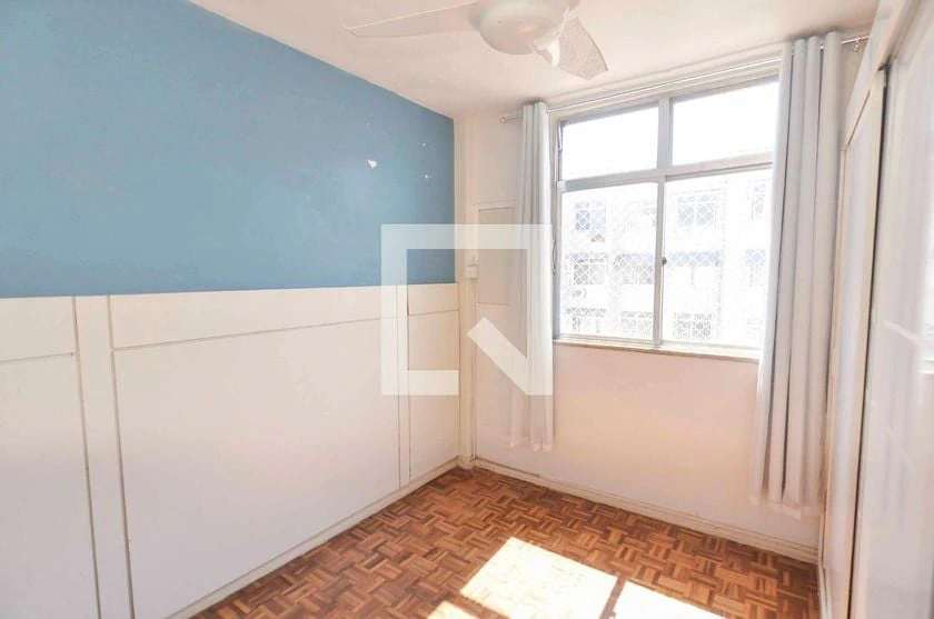 2-bedroom apartment with wood or laminate floors — photo 3