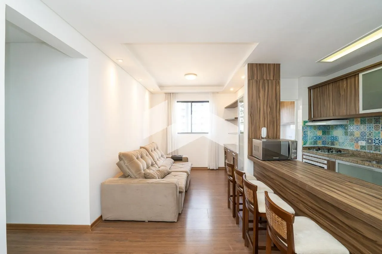 Furnished 2-bedroom apartment with 1 bathroom — photo 2