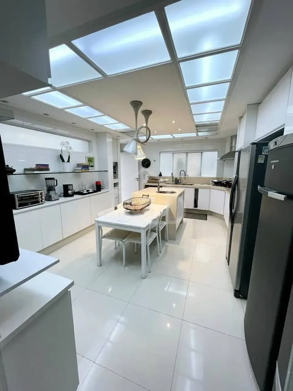 Furnished house with 5 bedrooms and 5 bathrooms, 1100 m² — photo 2