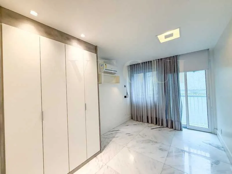 Furnished apartment, 136 m², with a glass-enclosed balcony — photo 11
