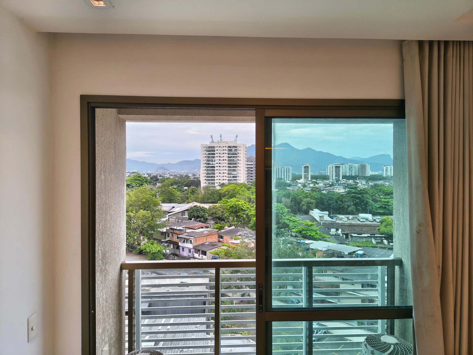 One-bedroom apartment with a mountain view in Rio de Janeiro — photo 6