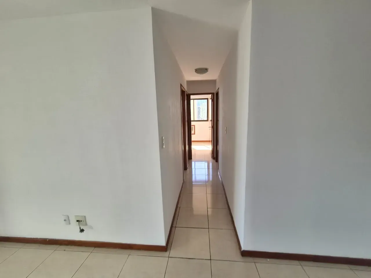4-bedroom apartment with 2 bathrooms and glass balcony — photo 10