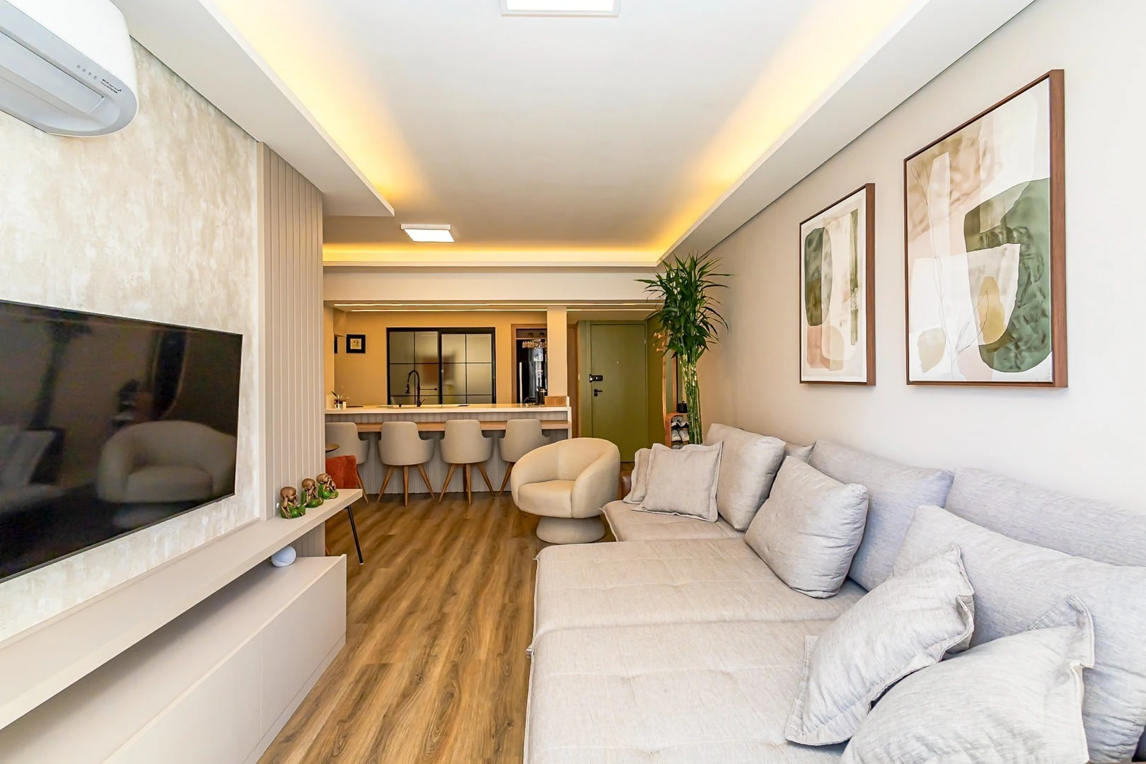Furnished 3-bedroom apartment with private BBQ — photo 3