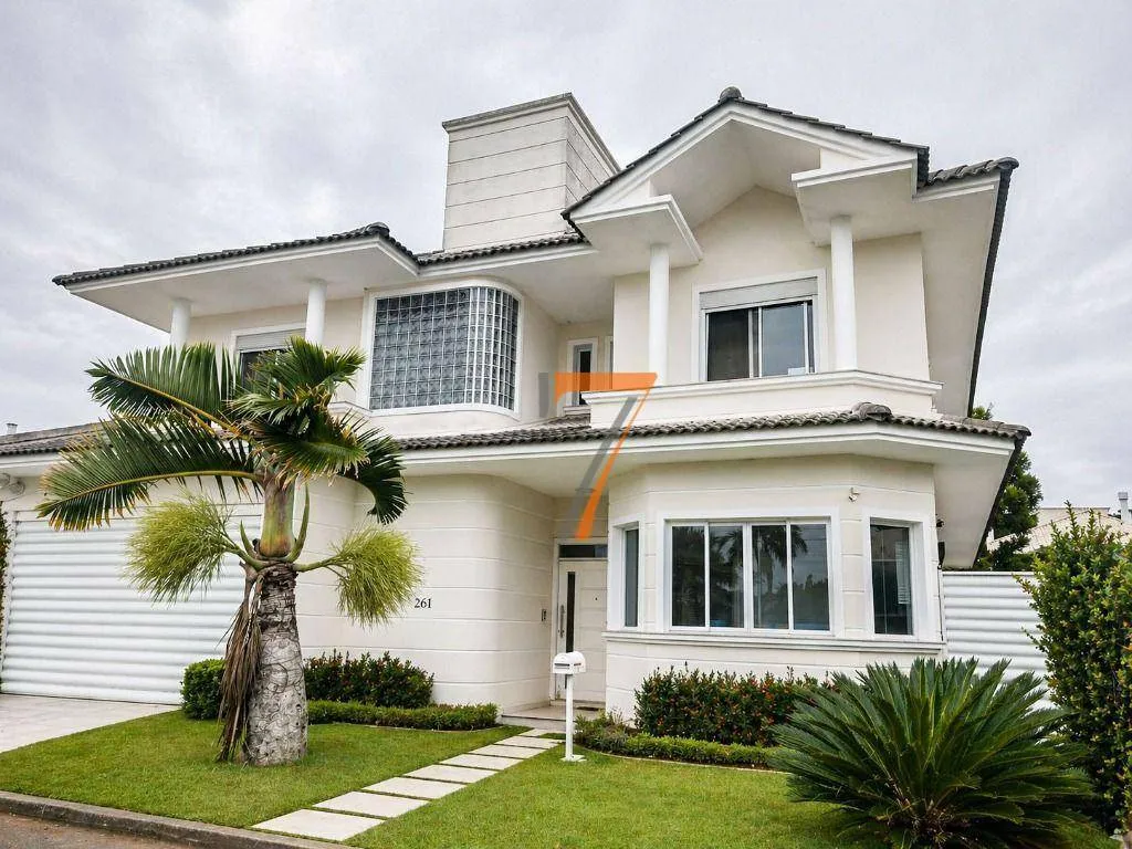 House with 4 bedrooms and a private balcony