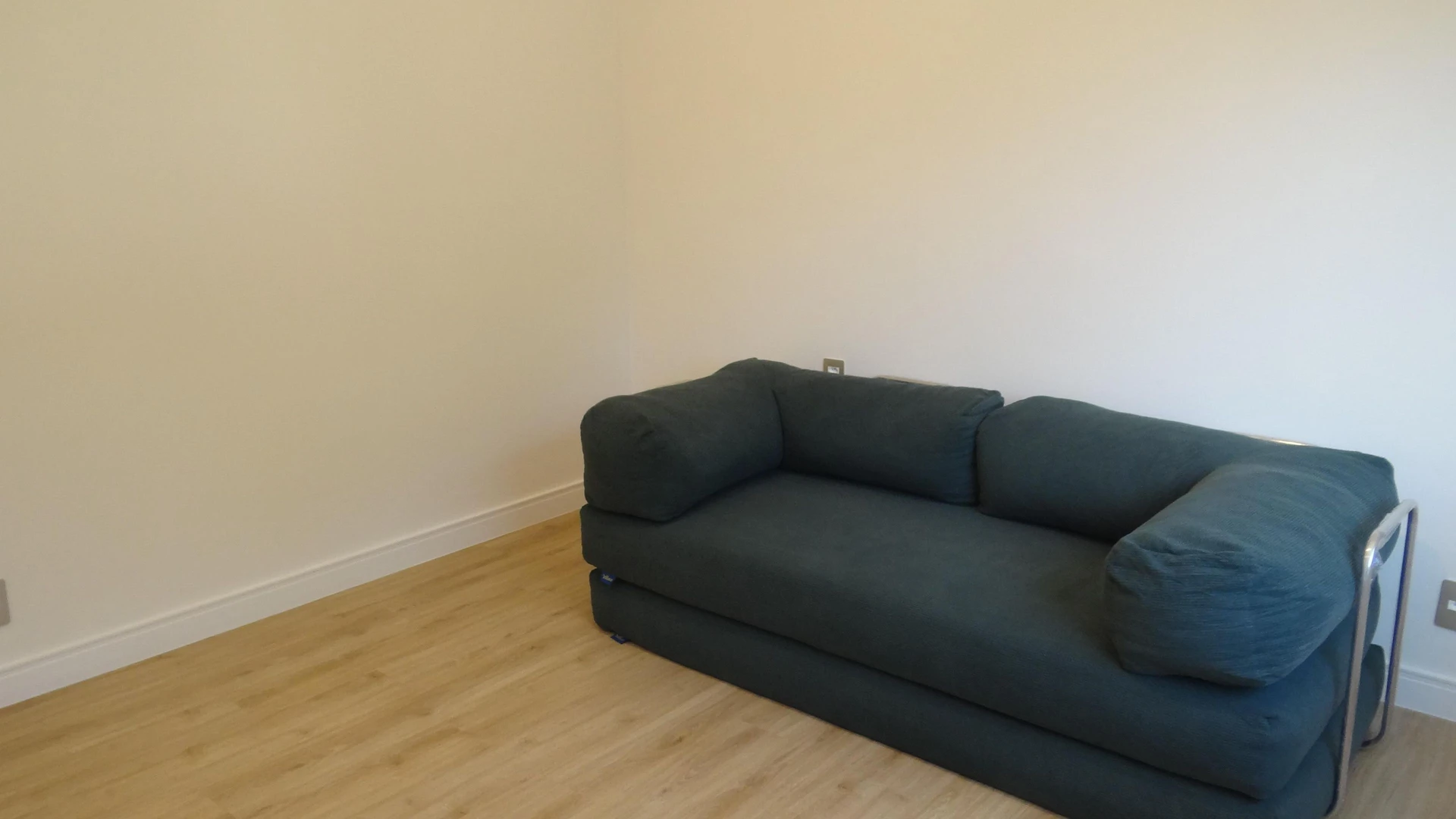 Casa de 384 m² com janelas do piso ao teto e varanda gourmet — photo 26