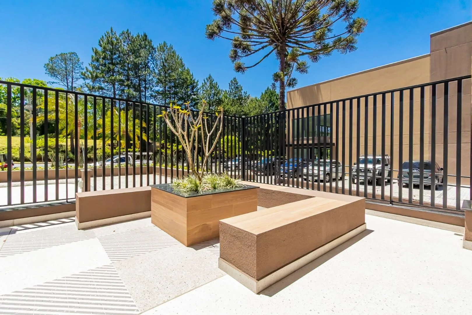 Furnished apartment, 78 m², with a glass-enclosed balcony — photo 158