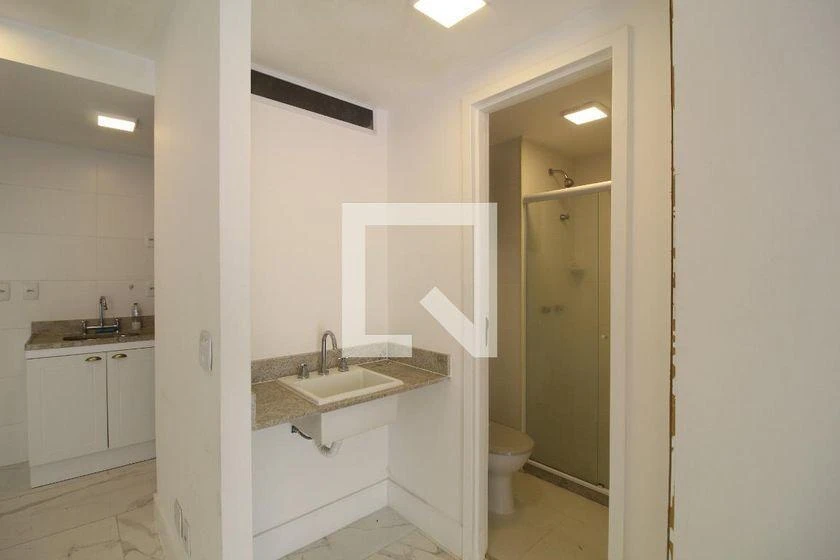 Студия 40 м² со стиральной машиной и застеклённым балконом — photo 21