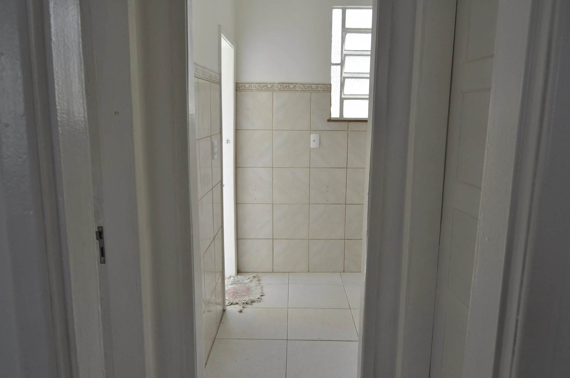 Wood or laminate floors in a 2-bedroom apartment, 85 m² — photo 26