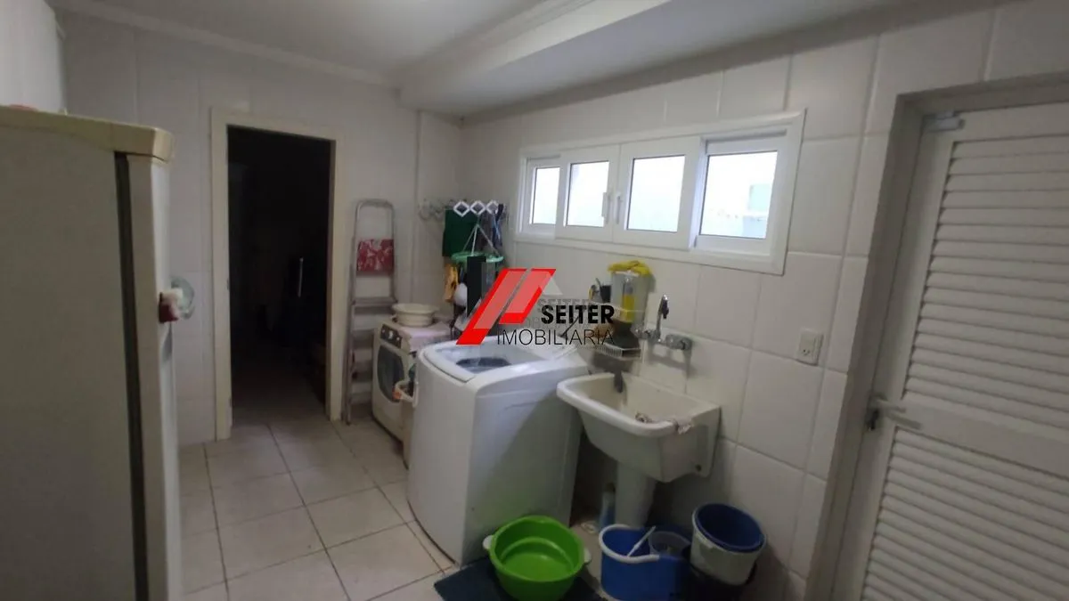 Rental house with 5 bedrooms and an open-plan kitchen — photo 43