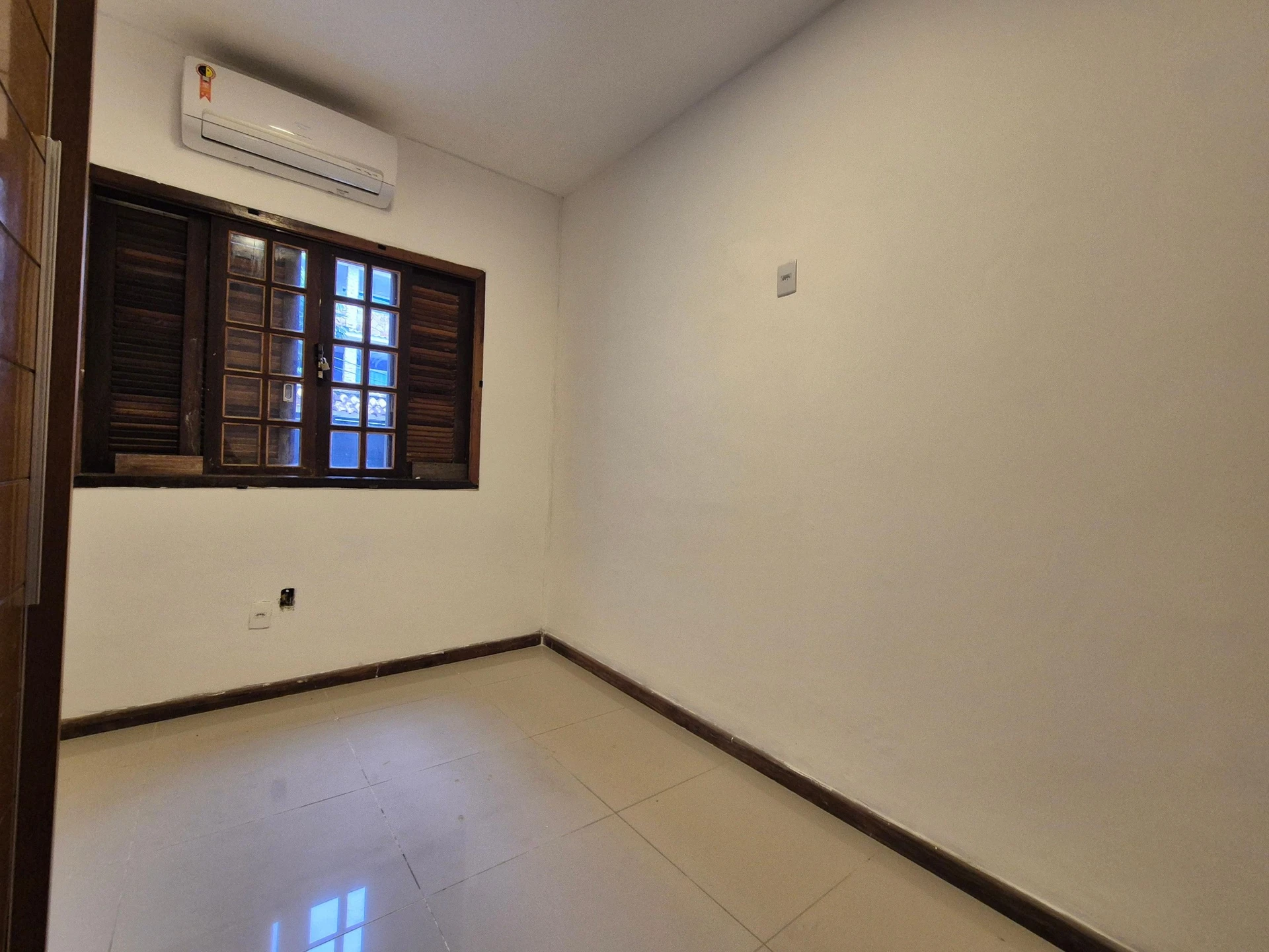 Balcony with a grill in a 3-bedroom house, 150 m² — photo 29