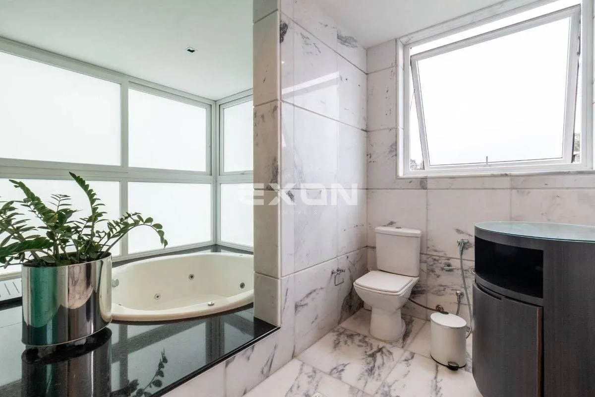 House with 5 bedrooms and 829 m² plus 4 parking spots — photo 23