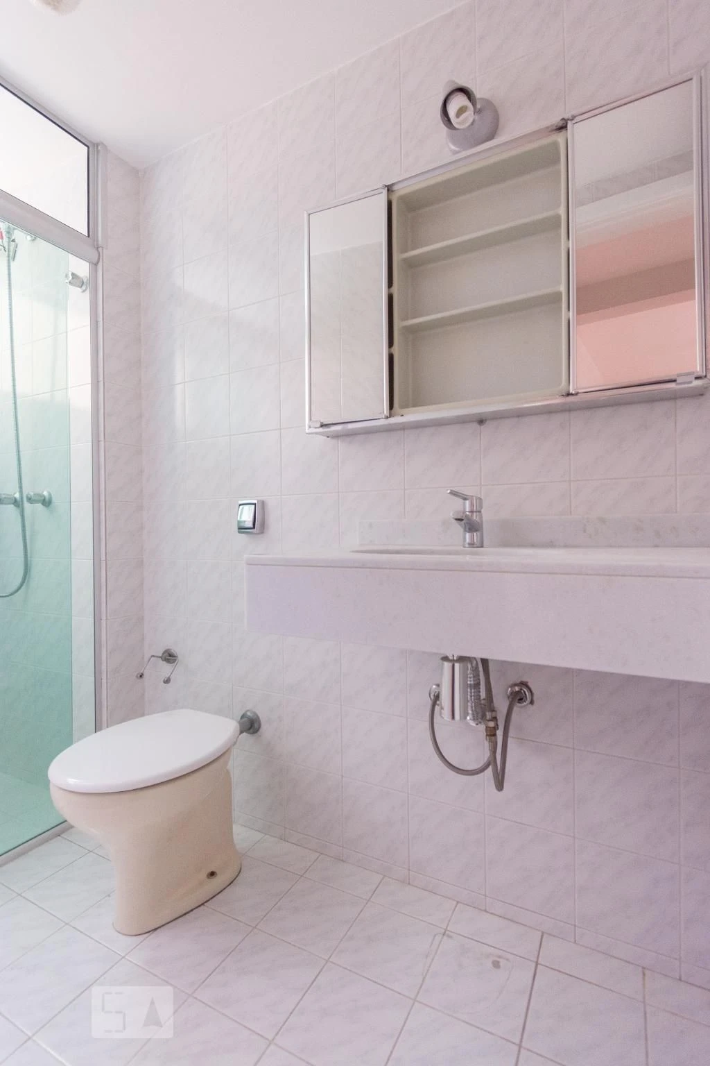 Apartamento com piso de madeira ou laminado, Centro — photo 9