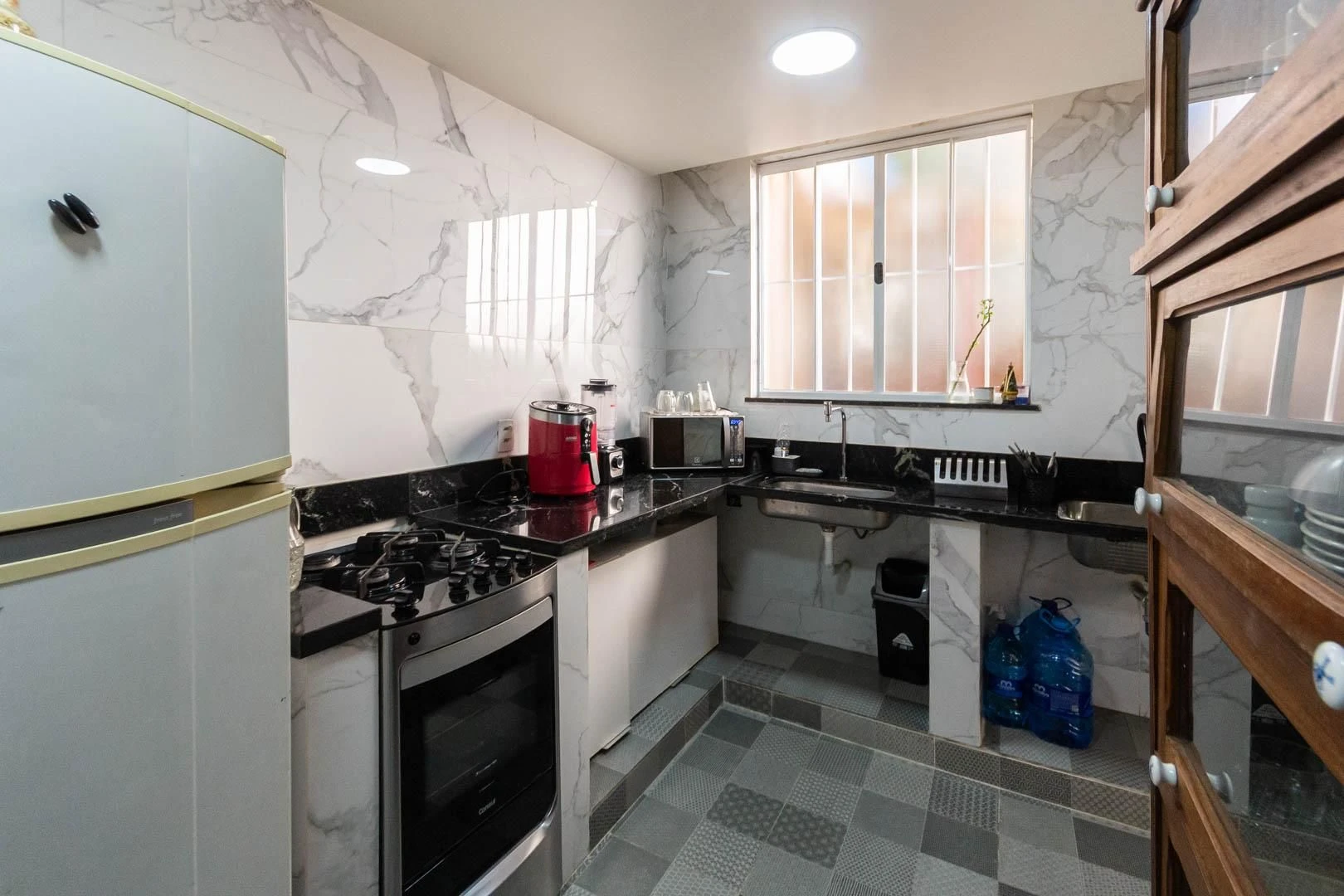 One-bedroom apartment with a washing machine — photo 8