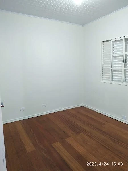5-bedroom house with wood or laminate floors — photo 3