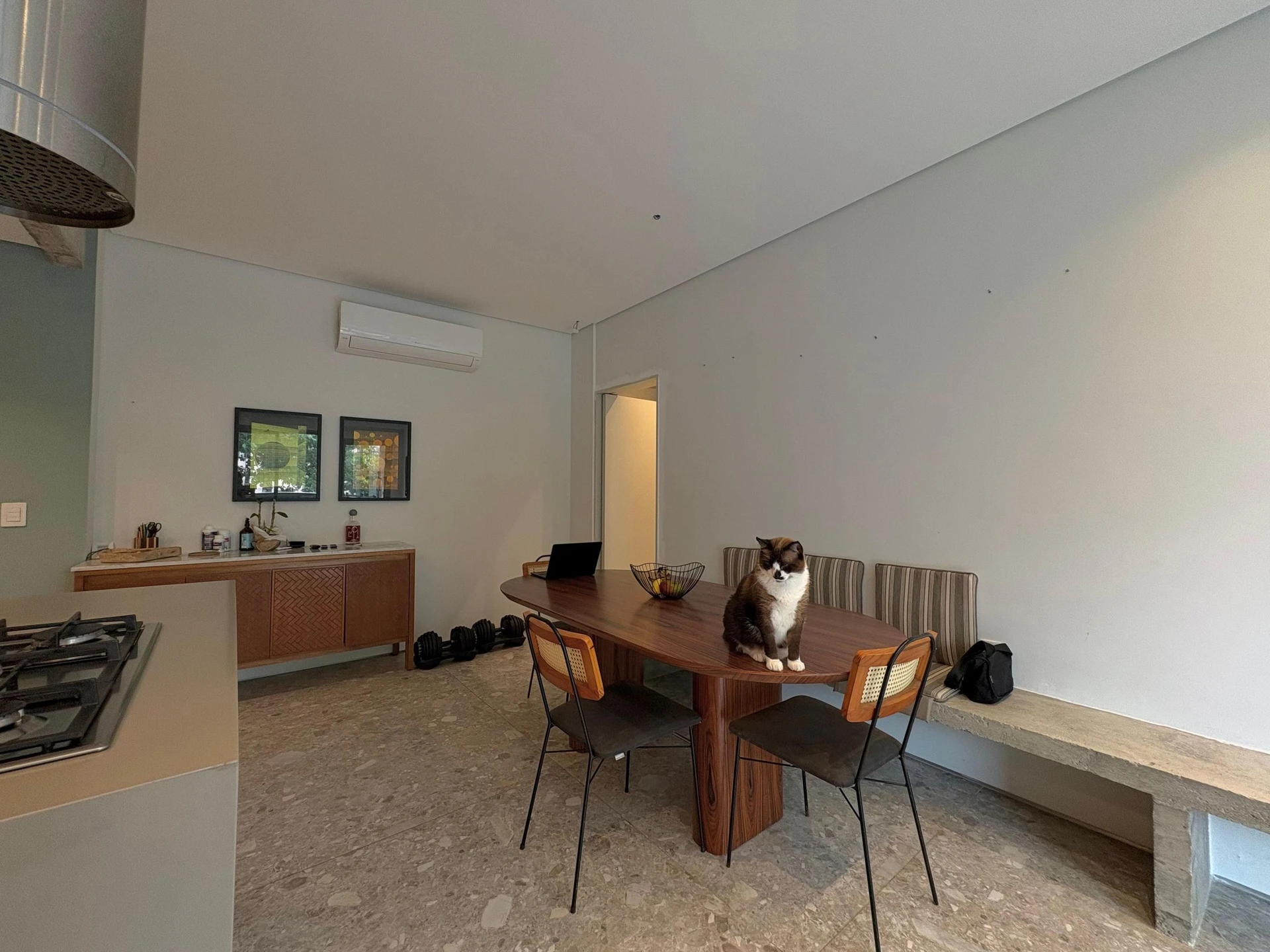 Furnished apartment, 100 m², with a grill on the balcony — photo 20