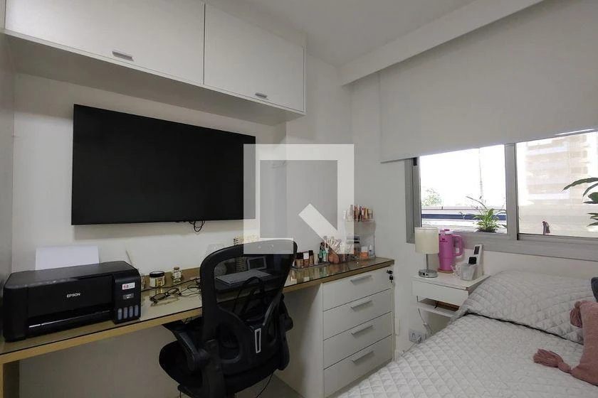 3-bedroom apartment with a walk-in closet — photo 28