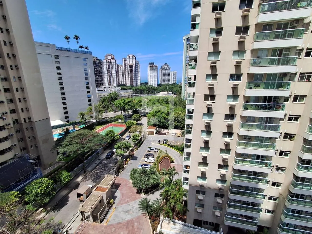 Glass-enclosed balcony in a 2-bedroom apartment, 64 m² — photo 23