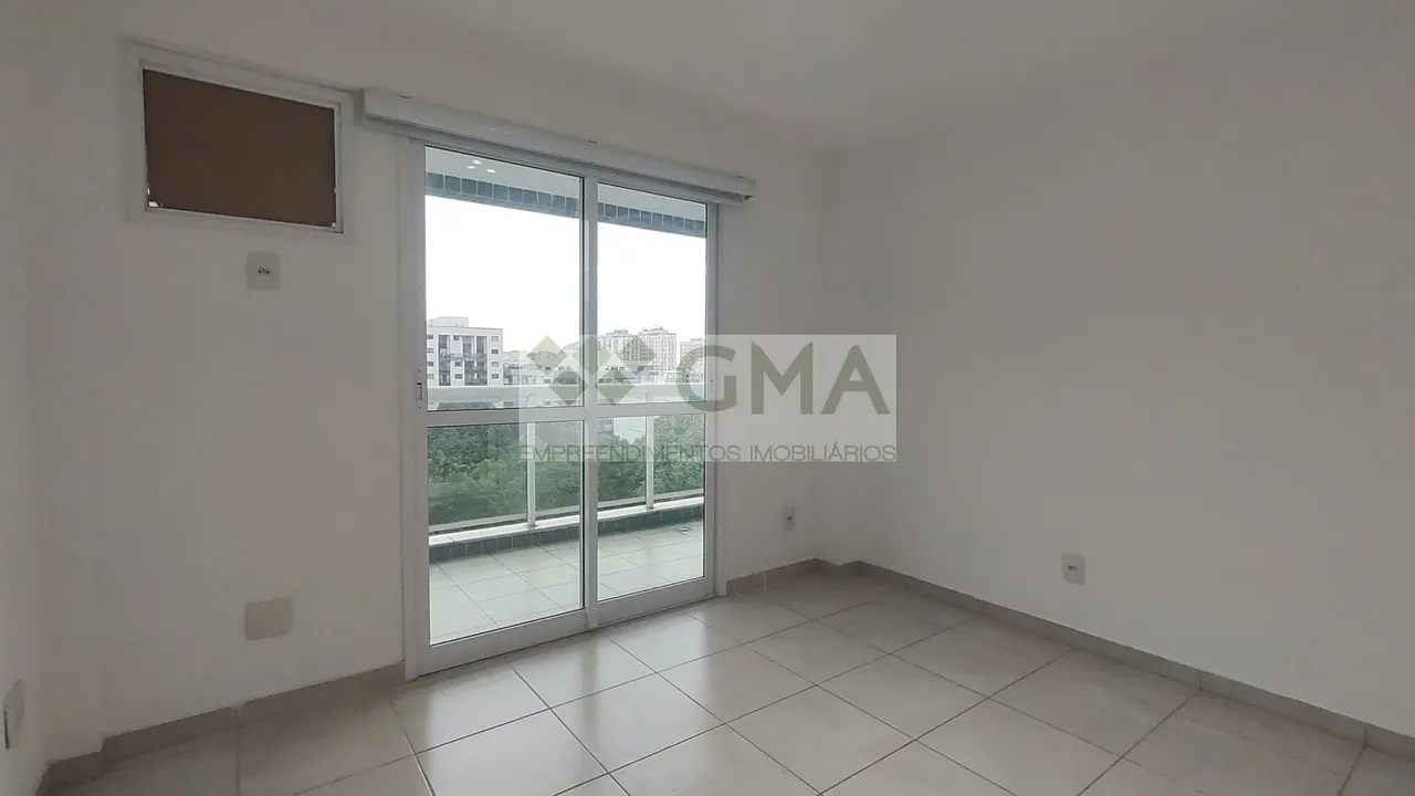 4-bedroom apartment with floor-to-ceiling windows — photo 18
