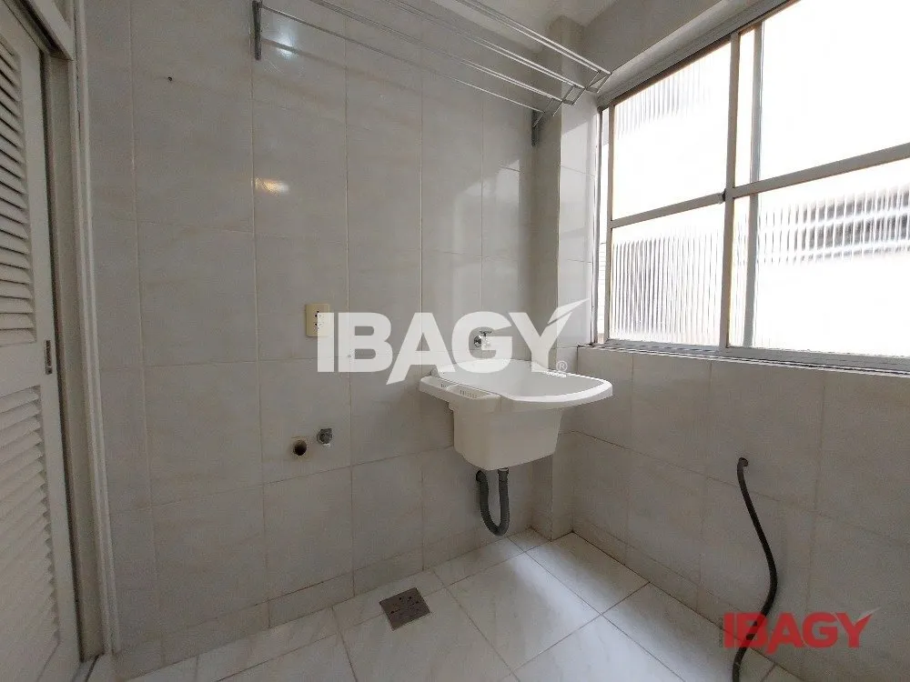 Apartamento com 2 dormitórios e cozinha com fogão a gás — photo 14