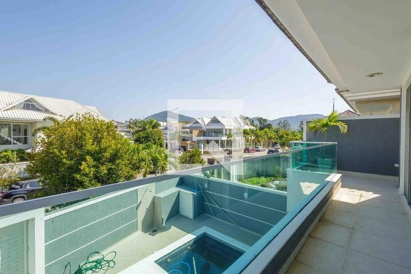 6-bedroom house with 470 m² and 7 parking spaces — photo 49