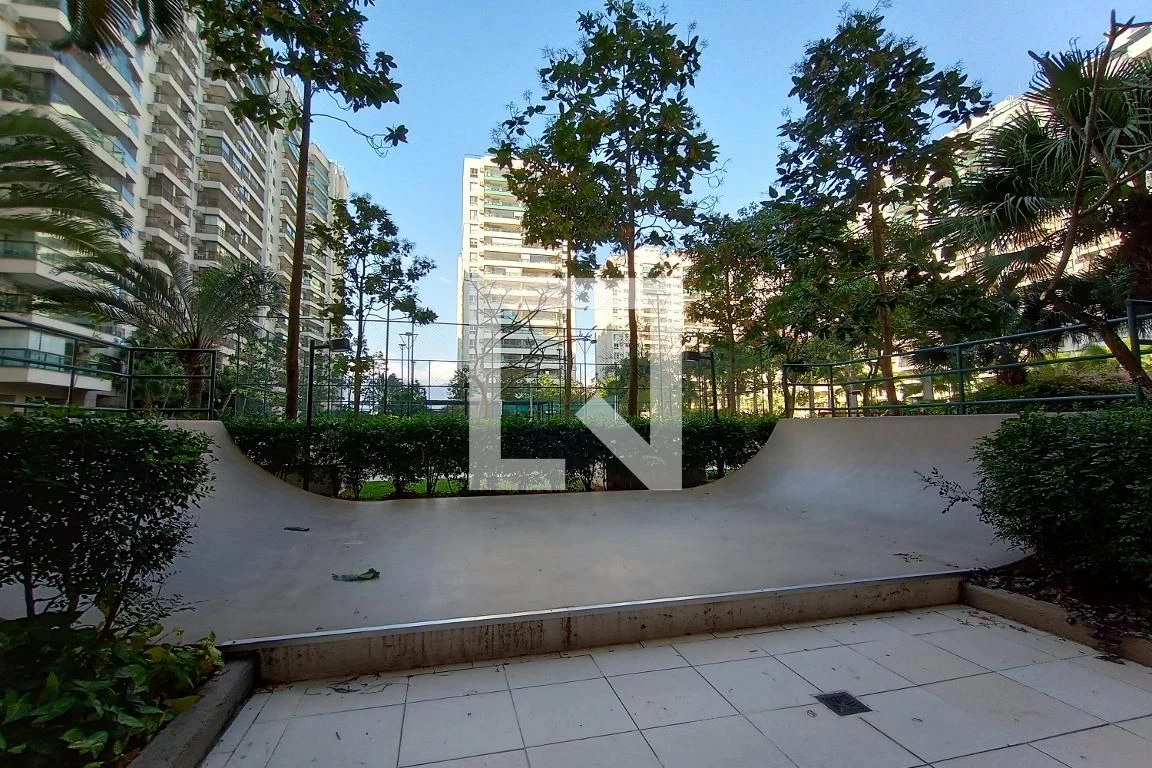 Furnished 3-bedroom apartment with 3 bathrooms and balcony — photo 54