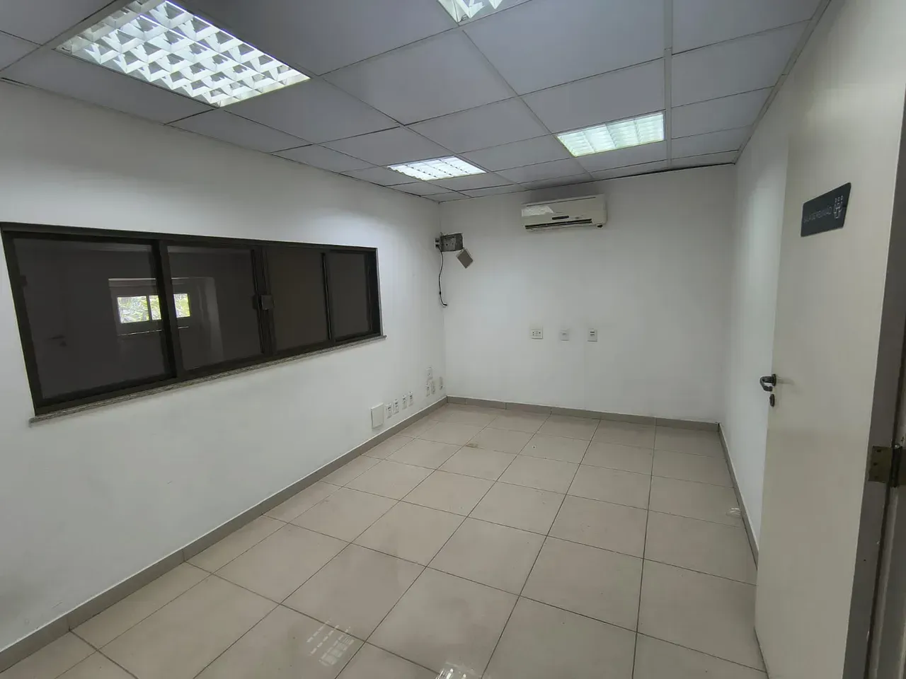 Unfurnished house with 5 bedrooms and 5 bathrooms, 352 m² — photo 16