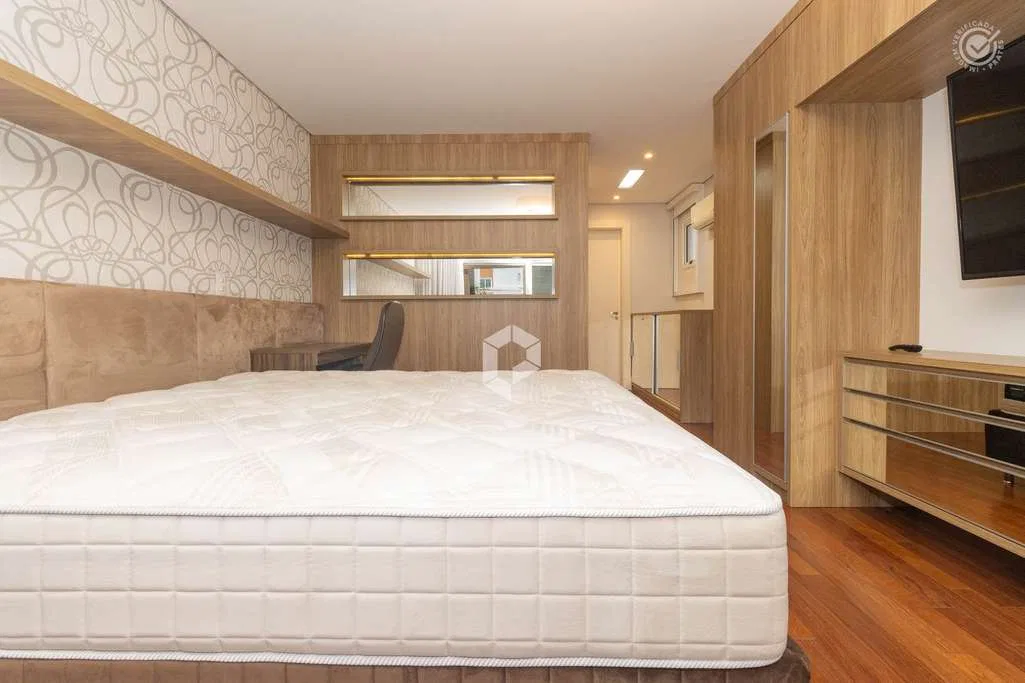 Застеклённый балкон и 2 спальни: квартира 163 м² — photo 8