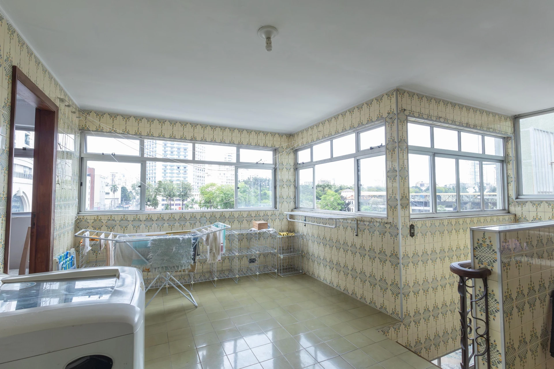 Furnished apartment with 3 bedrooms and 1 en-suite — photo 61