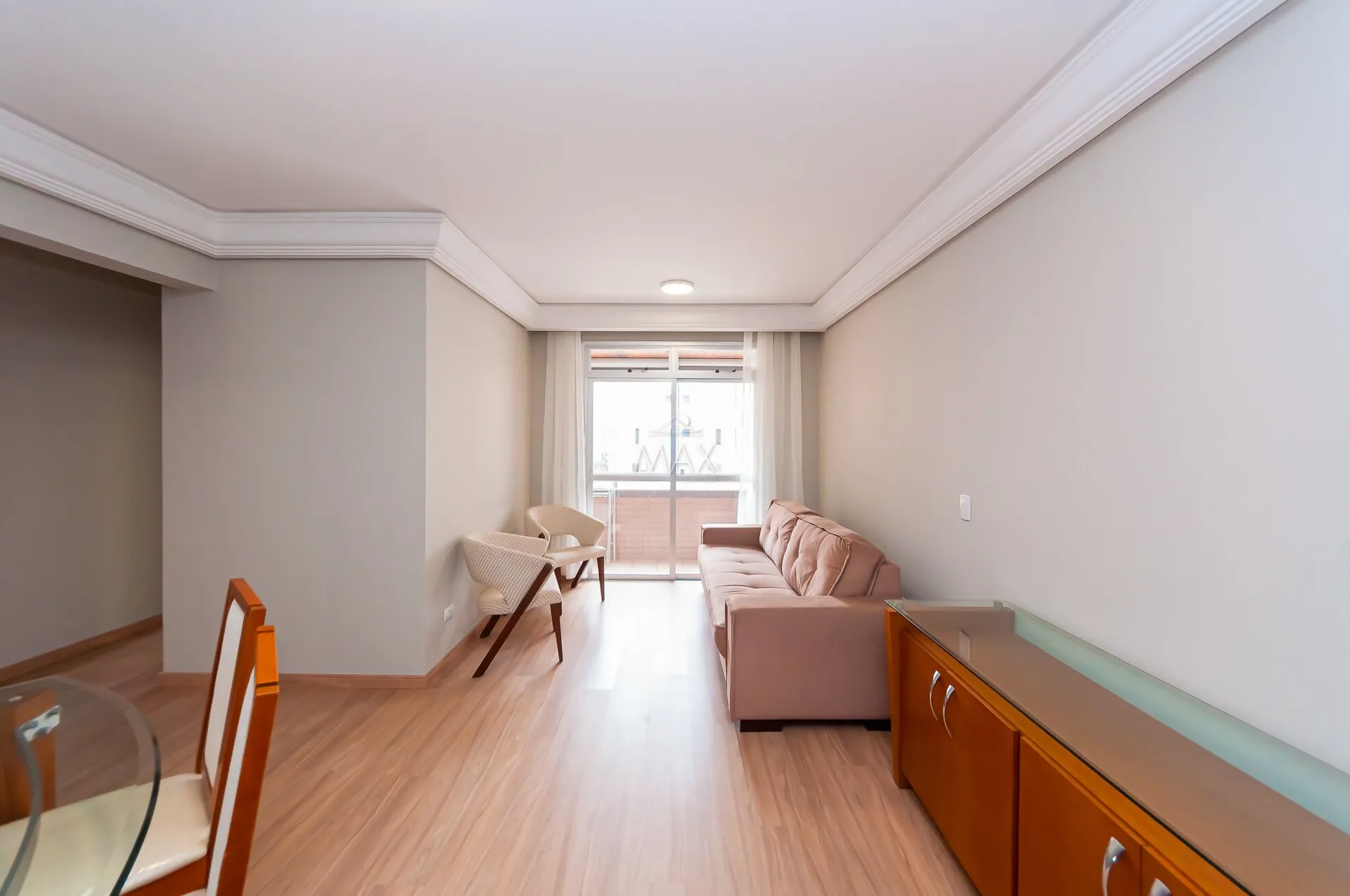 Furnished apartment, 89 m², with a glass-enclosed balcony — photo 3