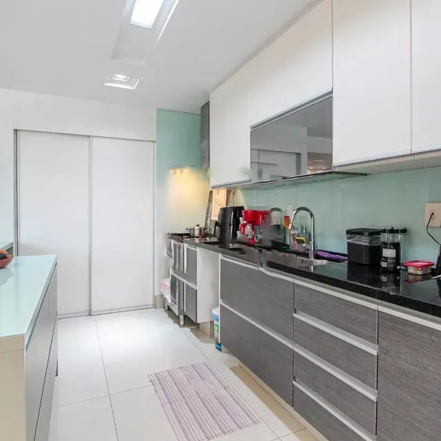 Furnished apartment, 105 m², with a glass-enclosed balcony — photo 8