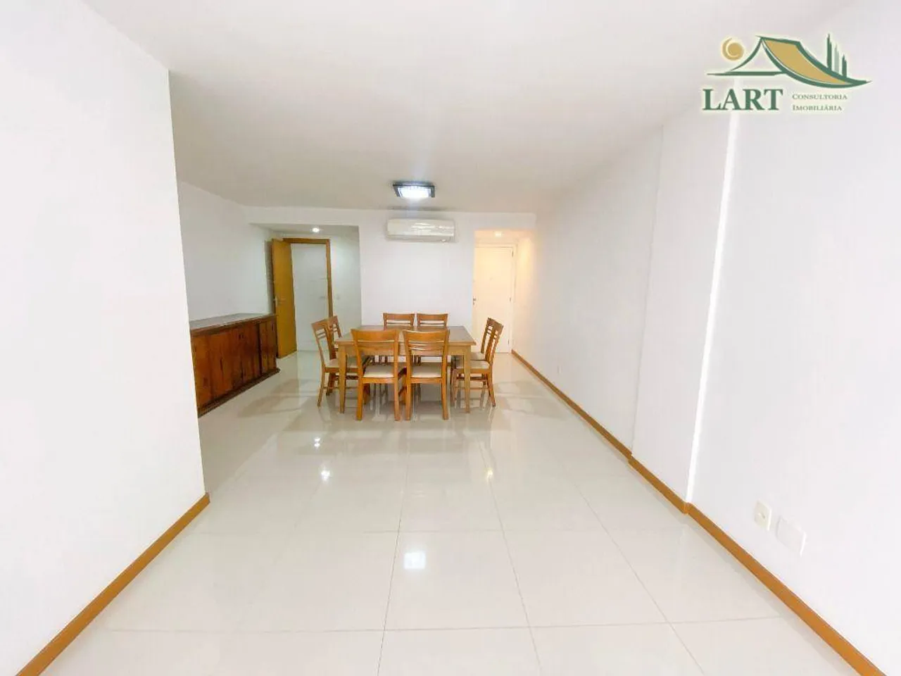 Apartamento sem mobília com 4 dormitórios e varanda — photo 13