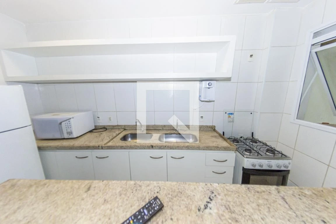 Furnished 2-bedroom apartment with 1 bath and parking — photo 22