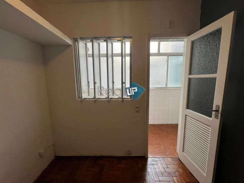 2-bedroom apartment with a glazed balcony — photo 29