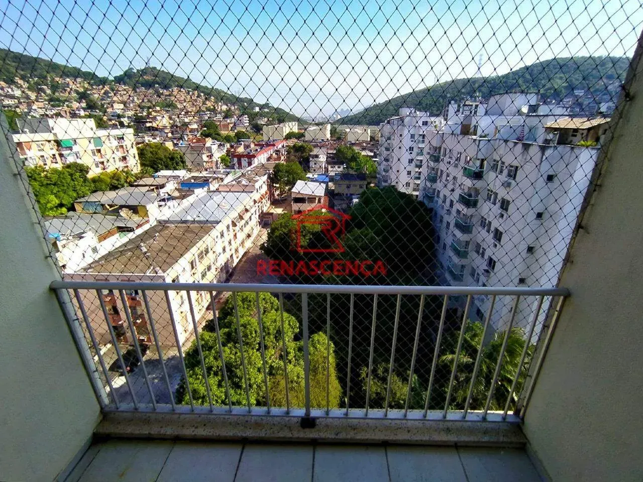 Apartment with 3 bedrooms and a balcony plus laundry area