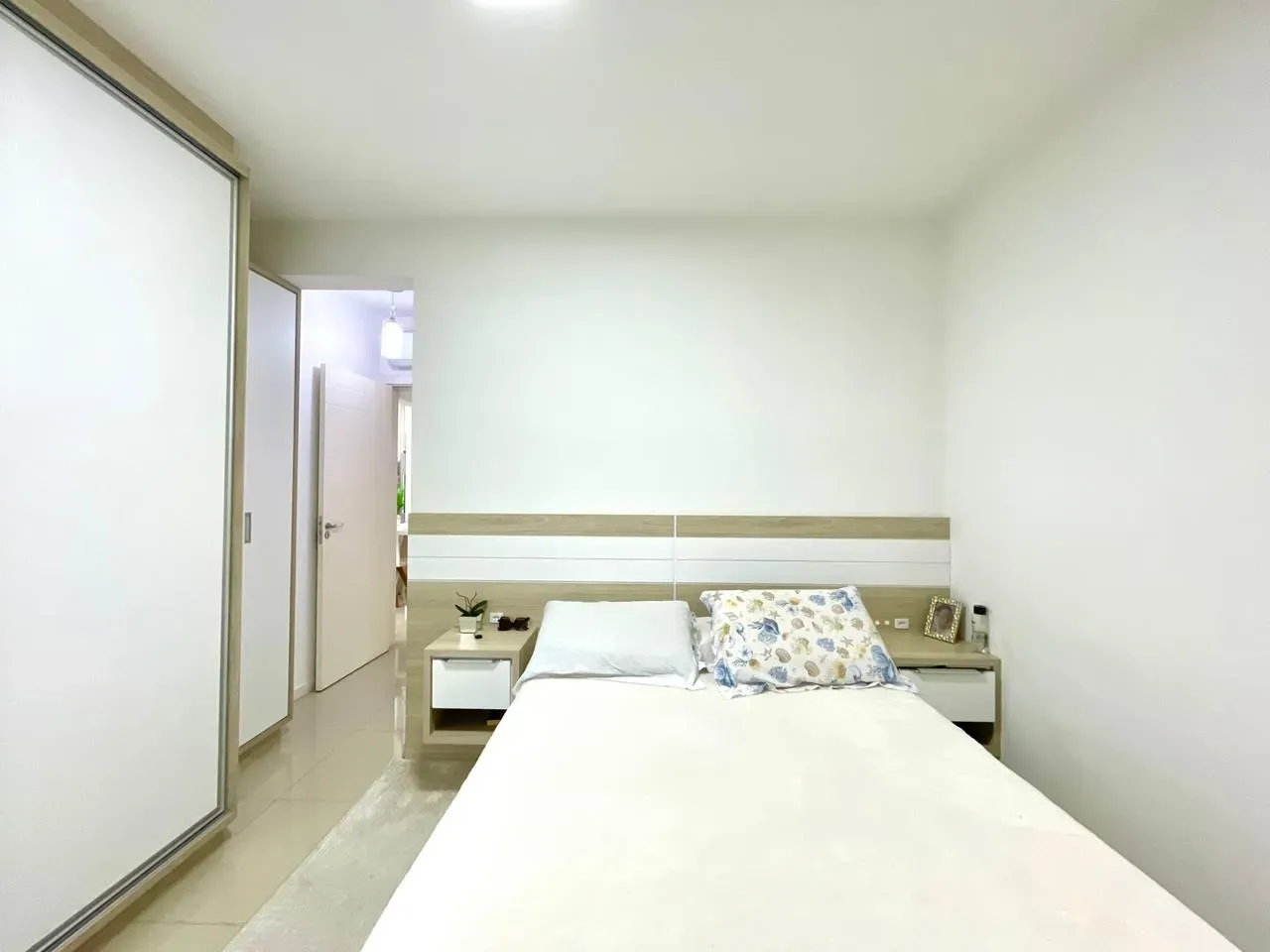 Furnished 2-bedroom apartment with balcony on the 8th — photo 3