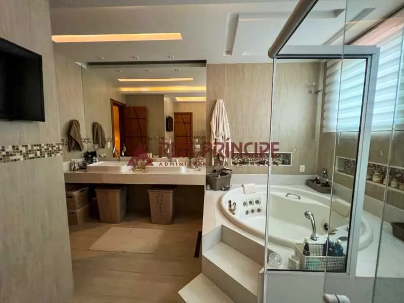 Furnished 4-bedroom house with 4 baths, 540 m² — photo 12