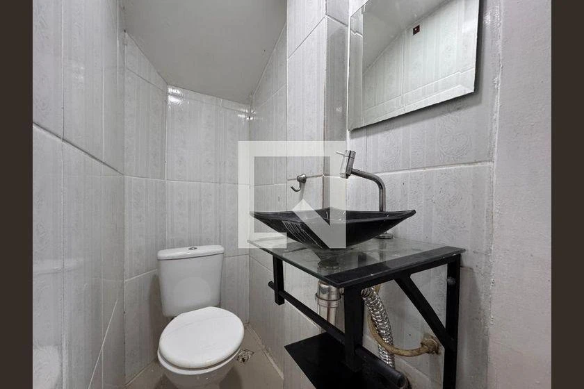 Balcony with a grill in a 2-bedroom house, 165 m² — photo 32