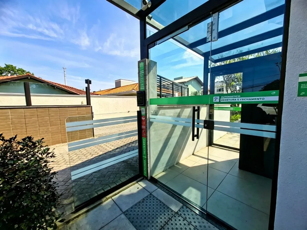 3-bedroom apartment with 2 parking spots and balcony — photo 36