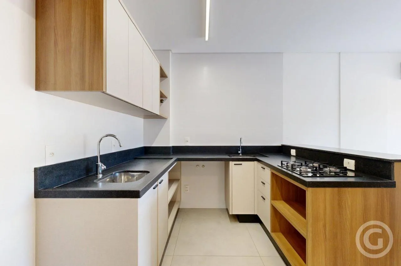 Apartment with 2 bedrooms and a glass-enclosed balcony — photo 5