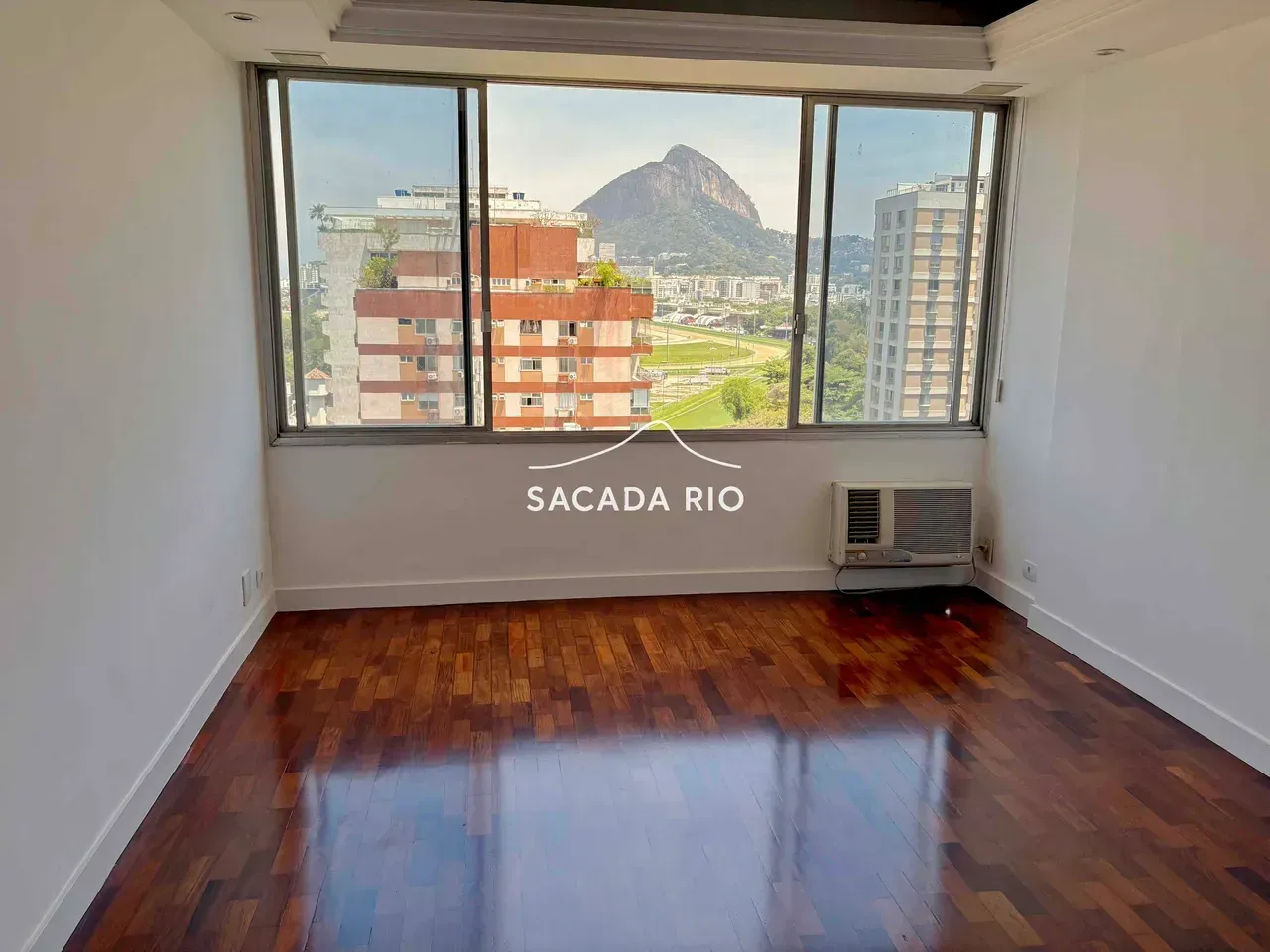 Floor-to-ceiling windows in a 3-bedroom apartment, 200 m² — photo 18