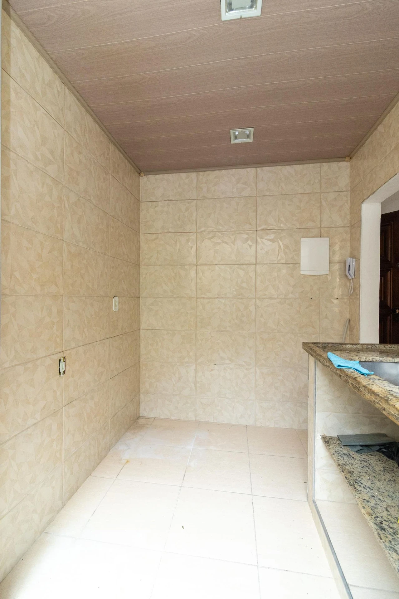 Unfurnished 2-bedroom apartment with 1 bathroom, no parking — photo 22