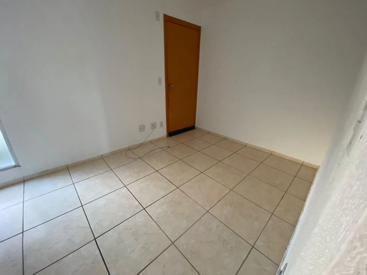 Unfurnished apartment with 2 bedrooms and glass shower