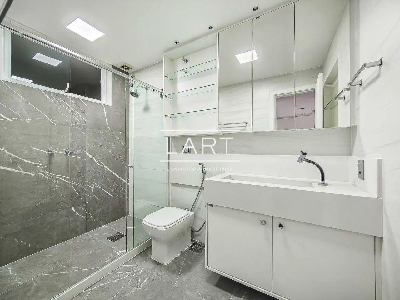 Furnished apartment, 465 m², with a water view — photo 11
