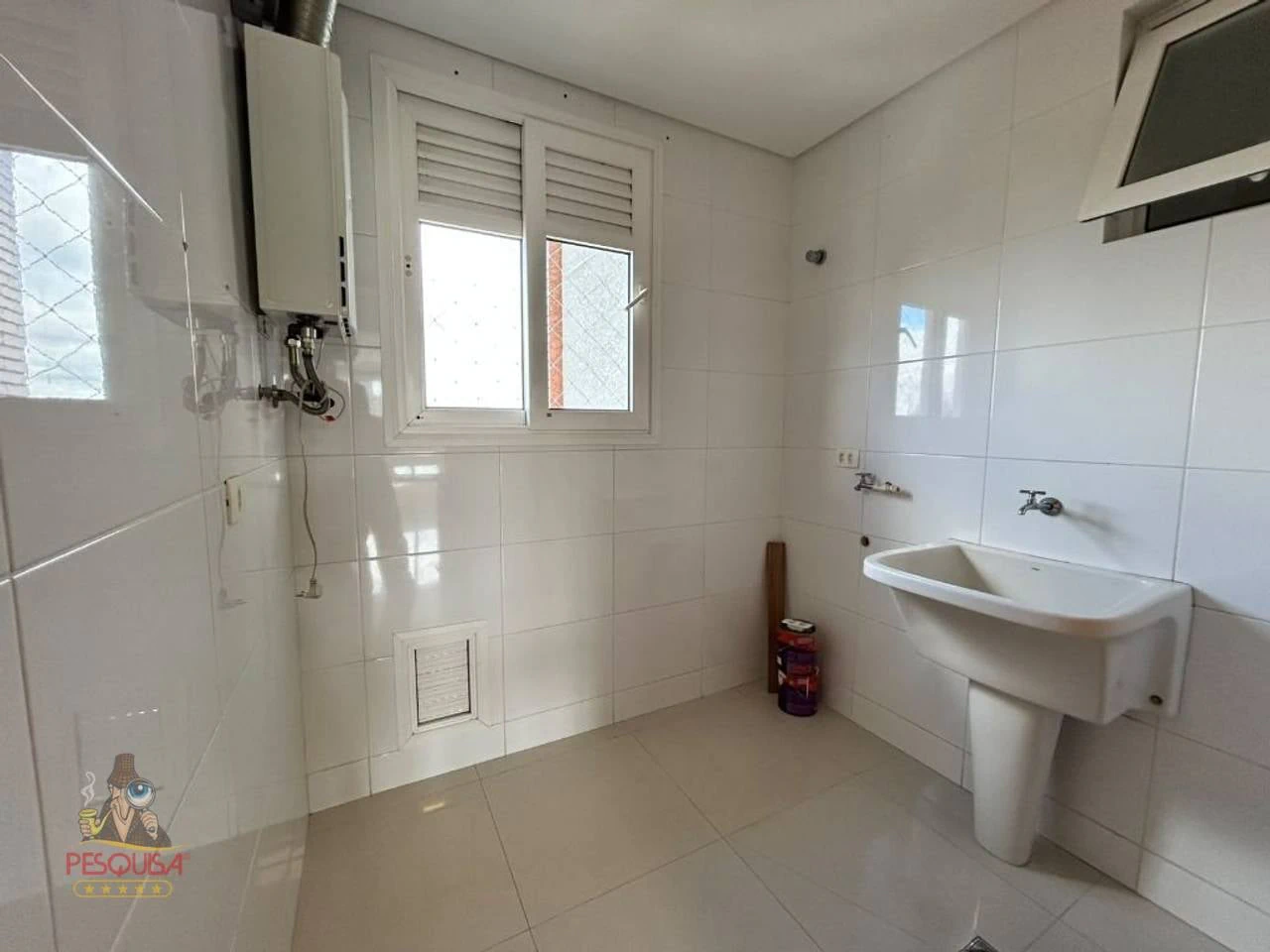 4-bedroom apartment with a bathtub — photo 20