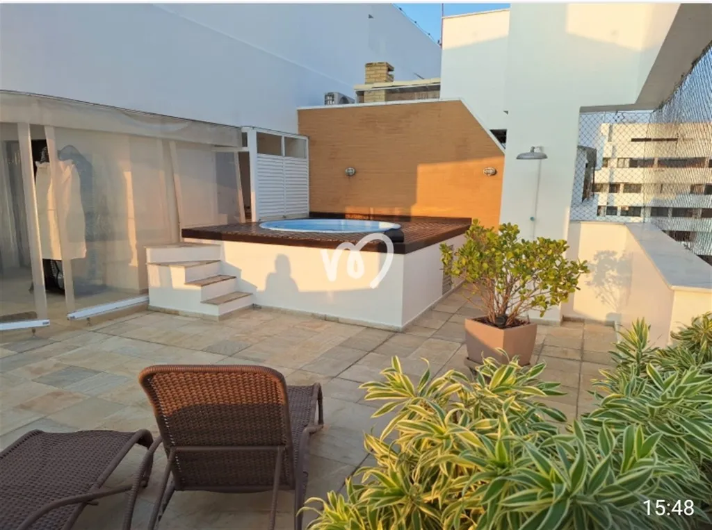 Reformed rooftop home with built-in wardrobes and 3 bedrooms — photo 22