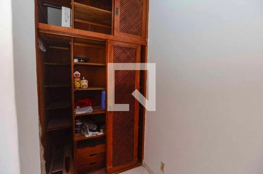 Walk-in closet in a 3-bedroom apartment, 90 m² — photo 32